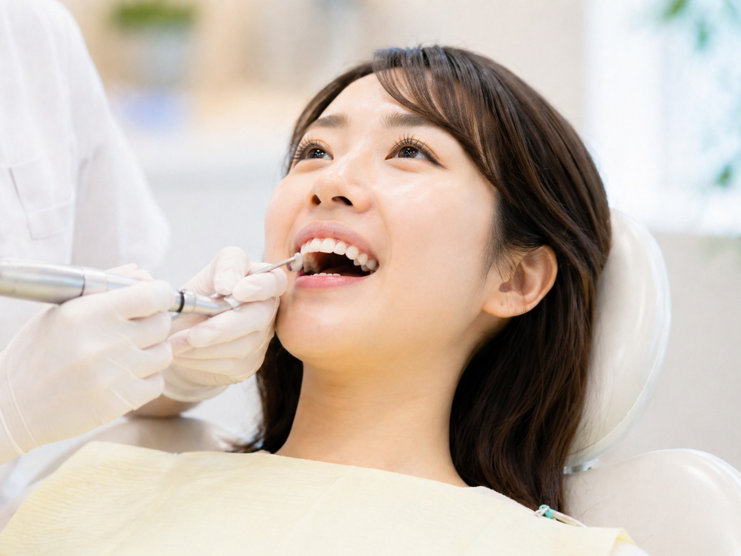 一般歯科 虫歯治療を受ける女性